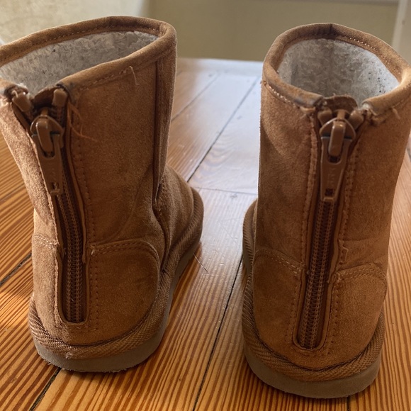 Baby Gap “Ugg” boots - Picture 4 of 5